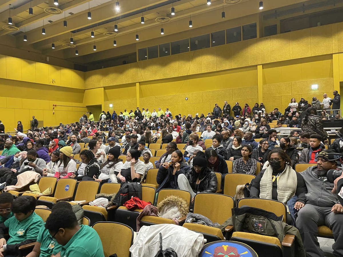 EToddBreland's tweet photo. Great turnout @KingCollegePre1 for King Day of Service-Bronzeville! Love this community-driven event! Kids enjoyed making blessing bags @Projectiam_ @BronzeClassES Big thanks to @HumphriesKhari @OrganicOneness @EngageCivil @GreaterAction @ChiPubSchools &amp; all partners #MLKDay2023 https://t.co/bbIBJwSvd7
