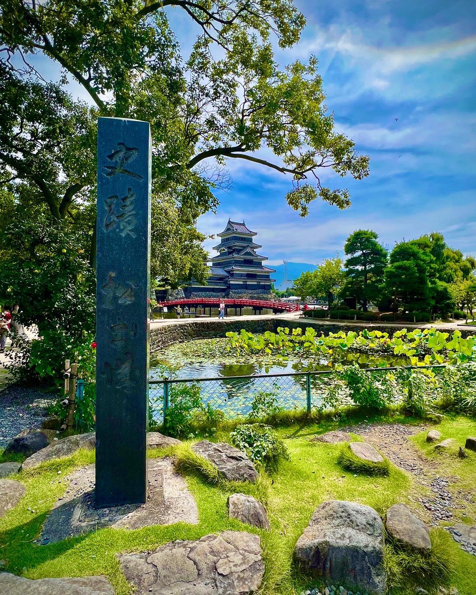 KNOCKltd's tweet photo. Enjoy the mood at Matsumoto Castle! Beautiful area, lovely nature. Relife the history!

#japan #matsumotocastle #nature #photography #holiday #travel #castle #pond #letsseejapan https://t.co/rFPd9tjAR2