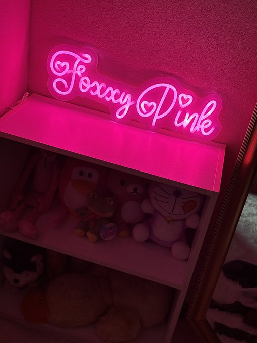 I got a background sign but I can&rsquo;t stop seeing the k as an e 🤪 https://t.co/7ifW3dKqHZ<a href="/tag/manyvids"class="tags"><span>#manyvids</span></a>