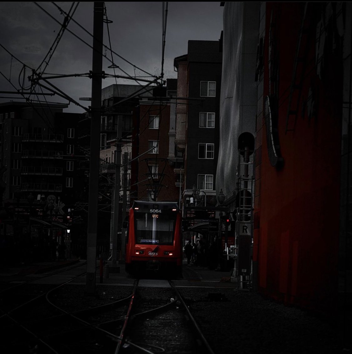 thatmanaustin's tweet photo. Showcasing Urban photography with a touch of Dark Moody elements.

Photo of the day with @canonusa 

#canonexploreroflight 

Camera: @canon R3
Lens: 70-200 f/2.8

#canonphotography #urbanphotography  
#artofvisuals #passionphotography #discoverearth #natgeoadventure #magazine https://t.co/v6zkNIbquq