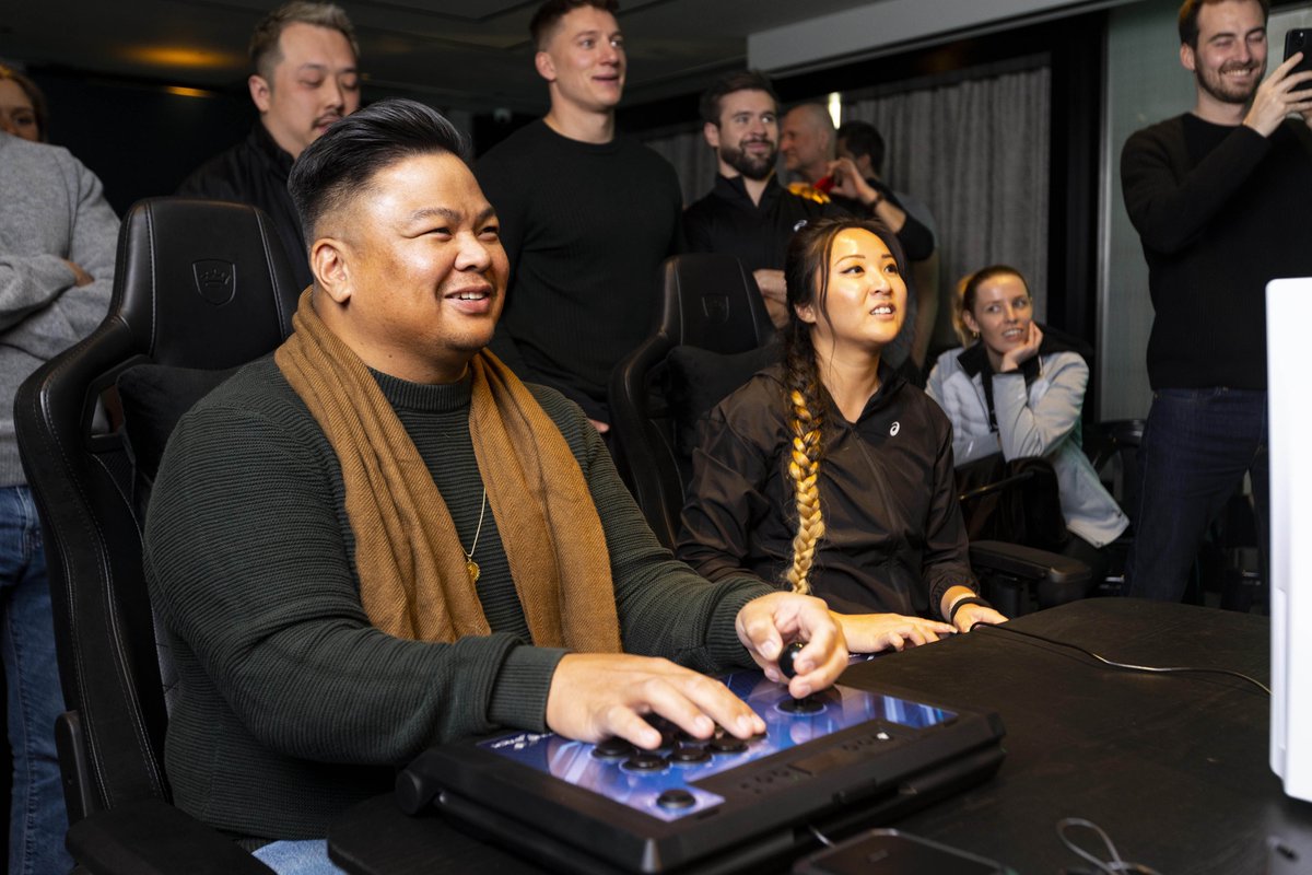 sherryjenix's tweet photo. “Welcome to Street Fighter V: 101. Today, we’ll be learning about performing a Critical Art. Any questions?” https://t.co/mayw0NlyeH