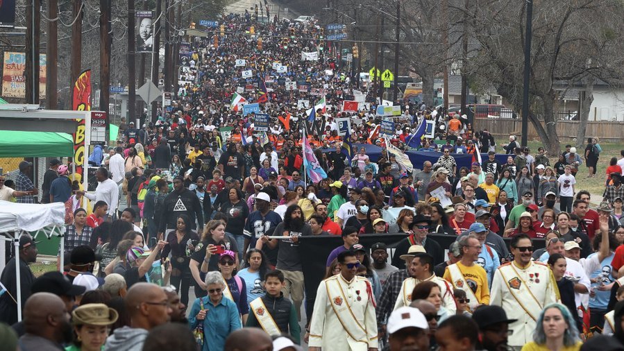 CompassionNET1's tweet photo. MLK Day march attracts thousands to the streets of San Antonio https://t.co/mIHnulWOVg @caryclack: “To be woke, to be awakened, is to be focused on what we as individuals and communities need to do to be better by each other.” #compassionateSA https://t.co/DLUoMJFf6n