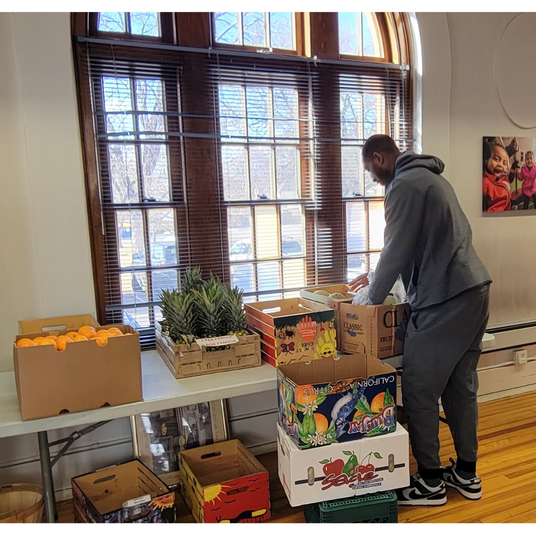 ClaytonLearning's tweet photo. Today our partners @KSE_Charities and @nuggets joined us to honor Dr. King’s legacy with a $10K donation to help families at the Clayton Cares Market. Thanks to Davon Reed, Peyton Watson, and Jack White, for helping out! #MLKDayOn #MileHighBasketball #KroenkeSportsCharities https://t.co/WAcSbRIiyF