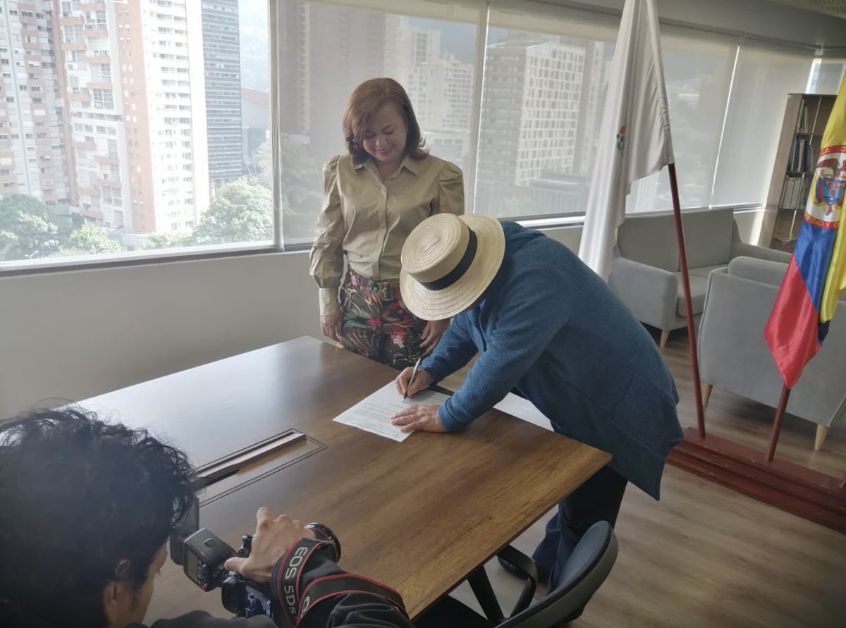 Jairojime's tweet photo. Felicitaciones para @Astrinavarro por su designación como Directora Territorial de la @URestitucion para el Cesar y La Guajira. Gracias a su preparación y profesionalismo, las víctimas del conflicto armado tendrán reparación integral en el territorio. 🌾 https://t.co/09wxXPKNUN