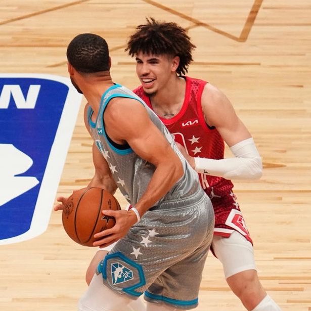 Meloleague's tweet photo. LaMelo Ball is averaging 4.1 three-pointers per game this season. LaMelo Ball has attempted 20.5 field goals per game this season.

Stephen Curry has averaged 4.9 three-pointers per game this season. Stephen Curry has attempted 20.0 field goals per game this season.

💦💦💦💦💦💦 https://t.co/3sD5eghFPu