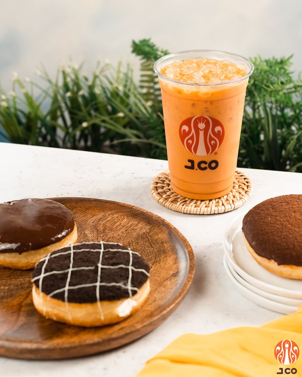JcoPHtweets's tweet image. Weekends for some, but we prefer to call it sweet beginnings. 😋

Donut need to explain it further. 🍩☕️

#ILoveJCO #CocoLoco #Cheesecakelicious #Mylosaurus #IcedThaiTea