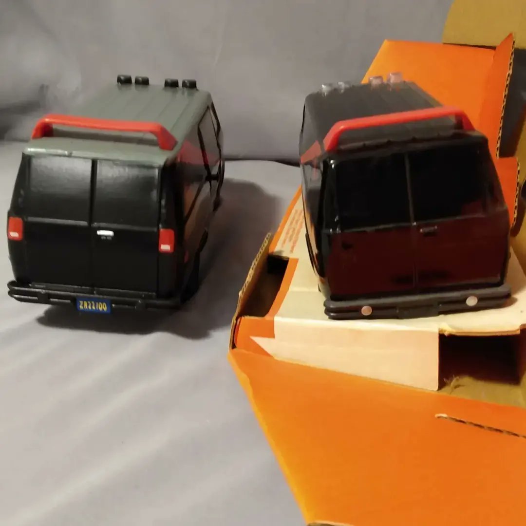PaperCubeDudes's tweet photo. I started to clean the craft room and the first thing I picked up was my Ertl #ateam van. I figured out where it goes but, it looked too much like a toy next to the other cars so I spent the rest of the day customizing it.
#ateamvan #ertl #customtoy #customtoys #toyrepaint https://t.co/y9AzUwFcr2
