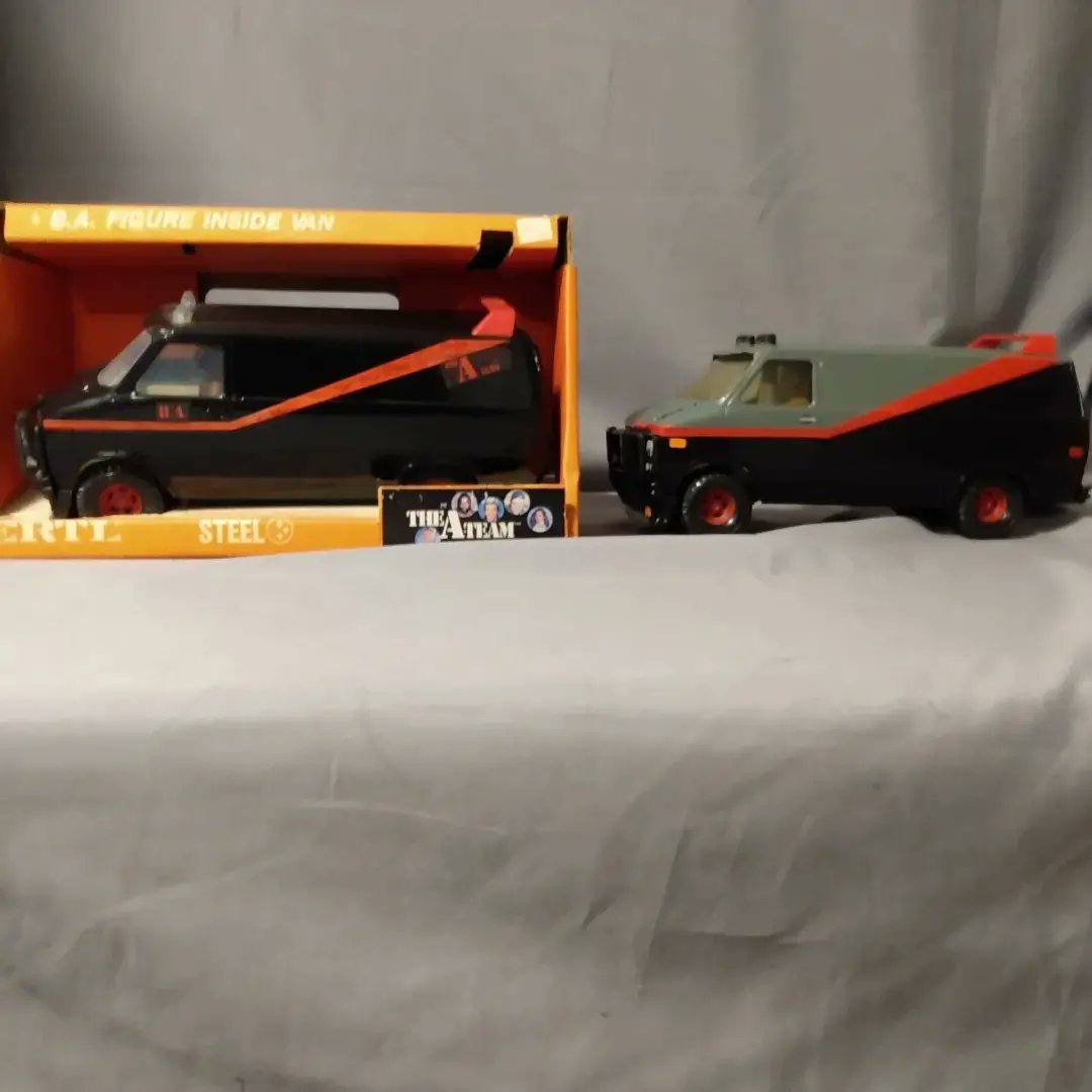 PaperCubeDudes's tweet photo. I started to clean the craft room and the first thing I picked up was my Ertl #ateam van. I figured out where it goes but, it looked too much like a toy next to the other cars so I spent the rest of the day customizing it.
#ateamvan #ertl #customtoy #customtoys #toyrepaint https://t.co/y9AzUwFcr2