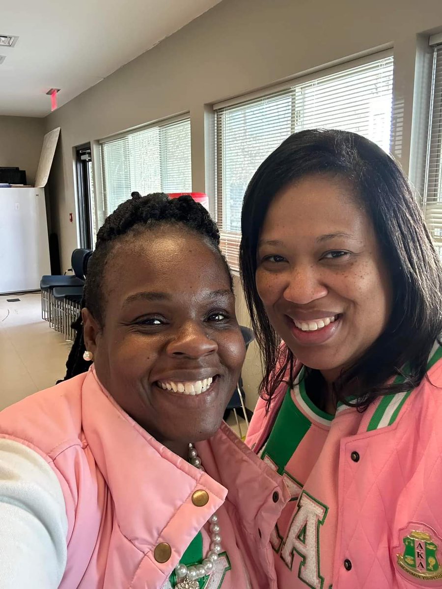 chapelhillaka's tweet photo. On this MLK Day of Service, Mu Omicron Omega and Psi Gamma Omega Chapters partnered for a Food and Warmth Drive in Chapel Hill NC and Hillsborough NC. Items collected will benefit the Interfaith Council and Orange Congregations in Mission! #MARConnects #MuOmicronOmega https://t.co/Fpum7EDdGQ