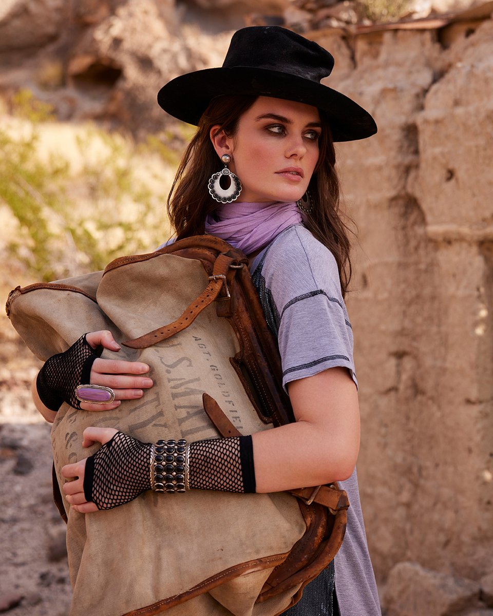 doubledranch_'s tweet photo. Billy the Kid: Outfitting the outlaw in us all. 🖤 Debuts January 17th!
.
.
.
📸: @mitchellfranz
#doubledranch #doubledaddiction #ddranchwear #ddr #dopaminedressing #digitallavender #moderngoth #shine #springfashion #retrowestern #ootd #fashion #playnicebefree #youngguns https://t.co/K8EGGFETSu