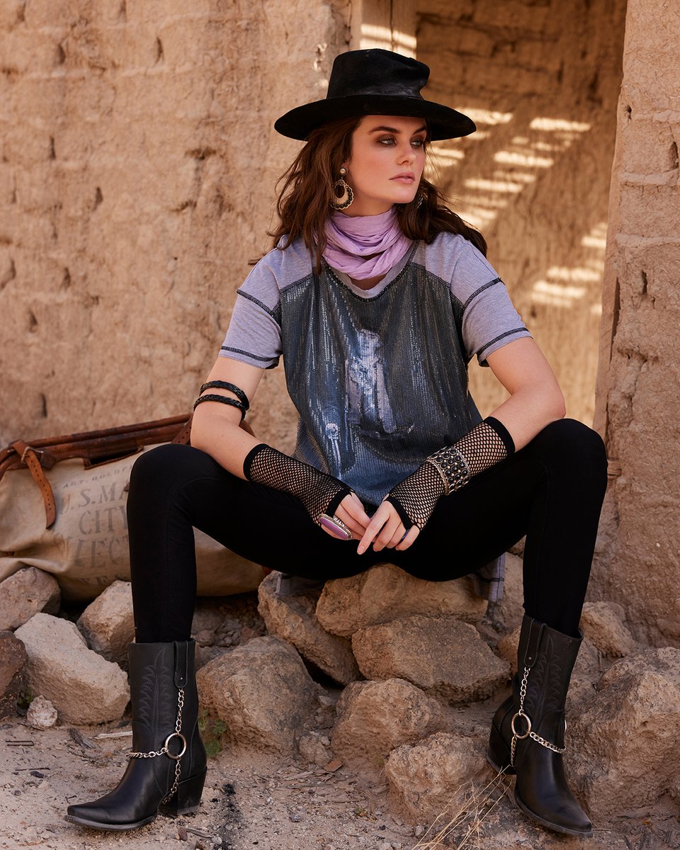 doubledranch_'s tweet photo. Billy the Kid: Outfitting the outlaw in us all. 🖤 Debuts January 17th!
.
.
.
📸: @mitchellfranz
#doubledranch #doubledaddiction #ddranchwear #ddr #dopaminedressing #digitallavender #moderngoth #shine #springfashion #retrowestern #ootd #fashion #playnicebefree #youngguns https://t.co/K8EGGFETSu