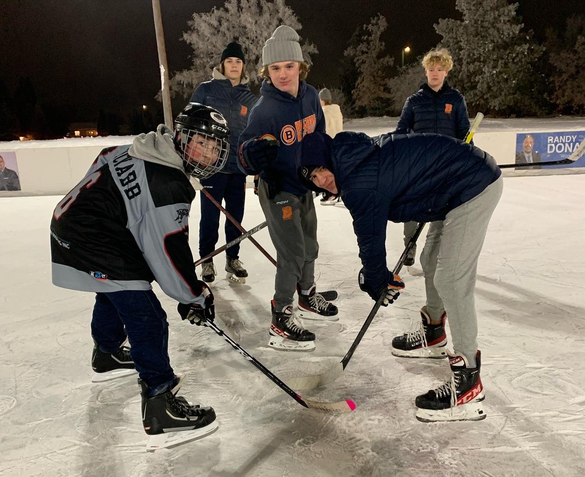 stoonblazers's tweet image. Hockey Night at the ODR 

The Blazers would like to extend a big THANK YOU to the River Heights Community Association for inviting us out to the ODR tonight to have some fun with the kids from River Heights.

#SmilesForMiles

#BlazersHockey🔥🔥🔥