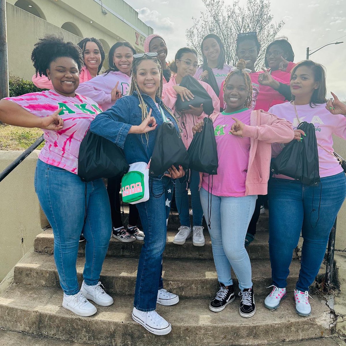 TCU_AKAs's tweet photo. Today, we celebrate Martin Luther King, Jr. and his legacy. The Kaptivating Kappa Lambda chapter served at the Community Christian Church and participated in the MLK Day Parade. It was a great day to serve our community!
#KeepingUpWithKL #AKA1908 https://t.co/0itZSgJjCv