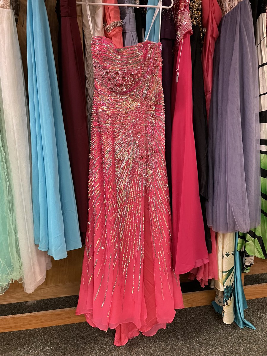 stucomonahans's tweet photo. 🙌🏻PROM DRESS SHOWCASE 🙌🏻
Here is just a few option that we will have tomorrowfrom 4-6pm at the old library in the high school. All dresses are FREE and ready for you to pick up! https://t.co/9fIN6o2O2z