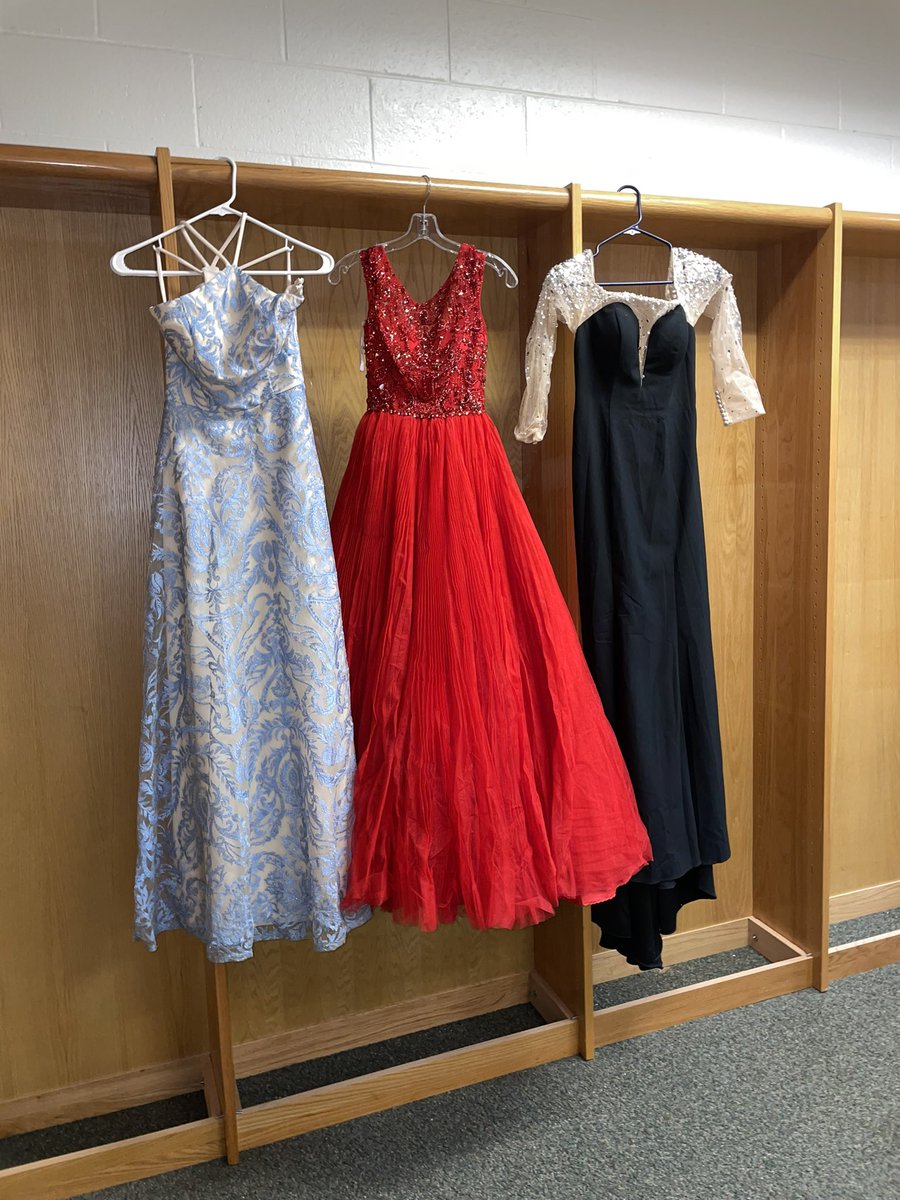 stucomonahans's tweet photo. 🙌🏻PROM DRESS SHOWCASE 🙌🏻
Here is just a few option that we will have tomorrowfrom 4-6pm at the old library in the high school. All dresses are FREE and ready for you to pick up! https://t.co/9fIN6o2O2z