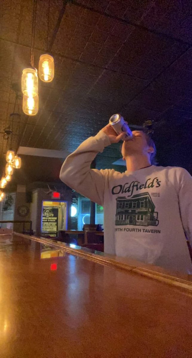 OldfieldsOSU's tweet photo. "Send me some content of you in the new sweatshirts so I can promote it for $30"
@tyler.landoll uses it as an excuse to chug a beer. I🤦♂️🤦♂️🤦♂️
Come see his ass tonight. #PizzaAndAPint with the last #MNF of the year.
#GetChitty https://t.co/c7UtJjlqJ3