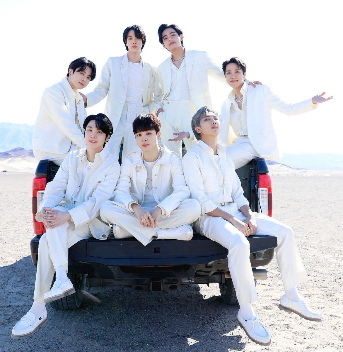 pola_joha's tweet photo. Apoyando a nuestros tannies bellos #BTS 🫶😎

VOTE 🗳️ + RT ☑️

🏆 I'm vote for #YetToCome for #BestMusicVideo of @BTS_twt at the #iHeartAwards 2023 💜 https://t.co/zH6A6pyCAT