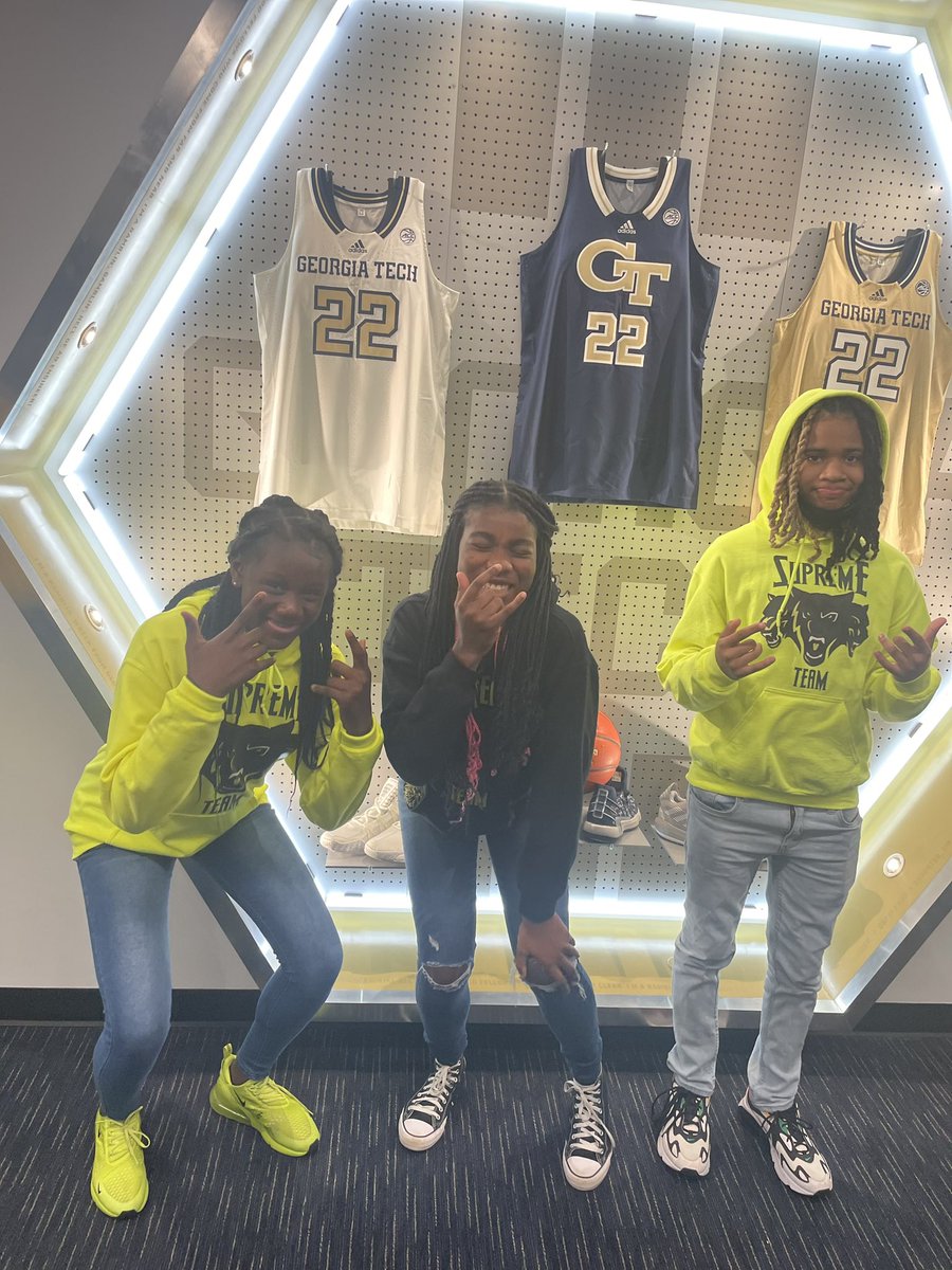 SanchezJones13's tweet photo. Great Experience for the #Supreme โซ๏ธ๐ก๐ข Team Middle School Ladies getting a tour of the #GaTech facilities before the game vs Duke. #GoGATech #Family โญ๏ธโญ๏ธโญ๏ธโญ๏ธโญ๏ธ https://t.co/kRYNrm709w