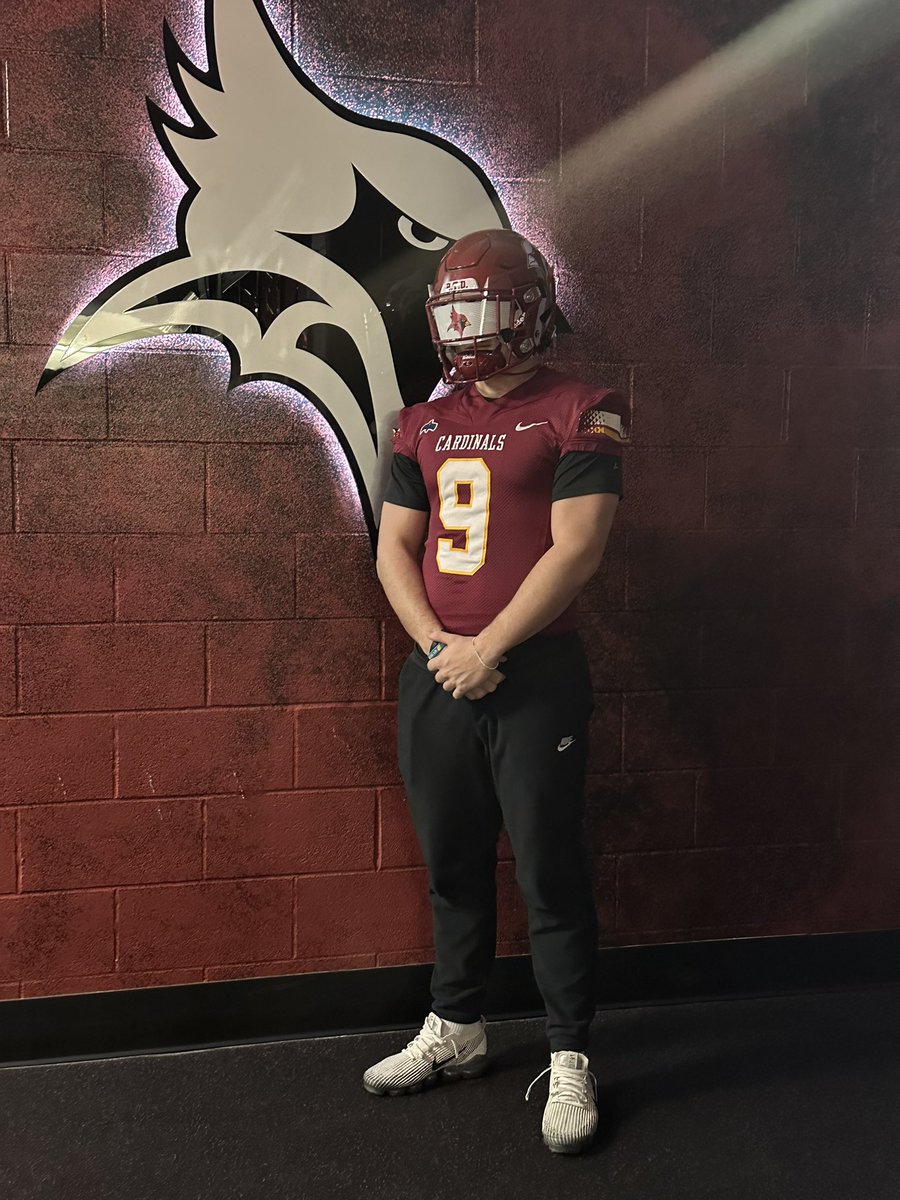 chrislangjr__'s tweet photo. After a great visit and conversation with @CoachVosburgh Im blessed to receive my first offer from St John Fisher University! @Coach_Segala @chriskeyes16 @nextlvlculture @GoMVB @HCHawksFootball https://t.co/78QYekKnYp