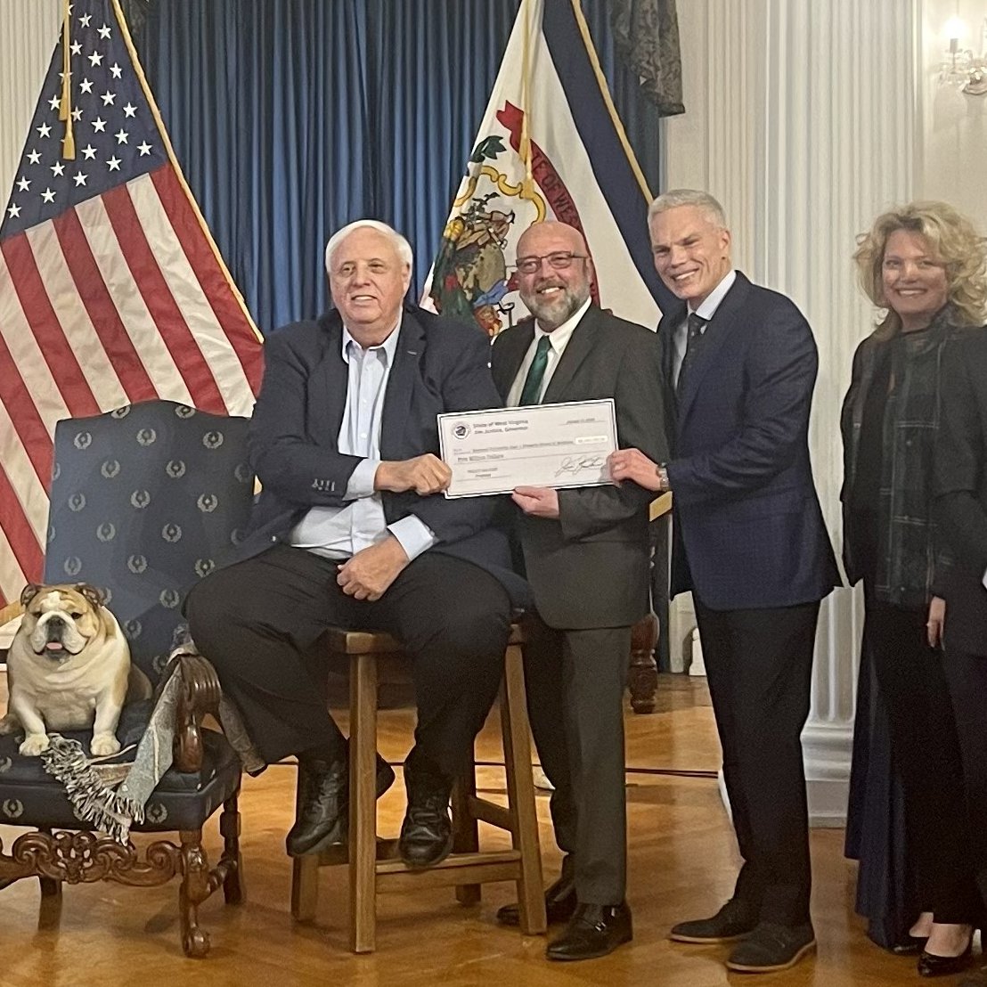 marshall_health's tweet photo. #MUSOMWV is honored to receive support from the #WVGovernor's Office for the Provider Response Organization for Addiction Care & Treatment and Creating Opportunities for Recovery Employment initiative at #MarshallHealth.
#PROACTWV #CORE #MarshallFamilyMedicine #MarshallU https://t.co/Py4FpBDs0e