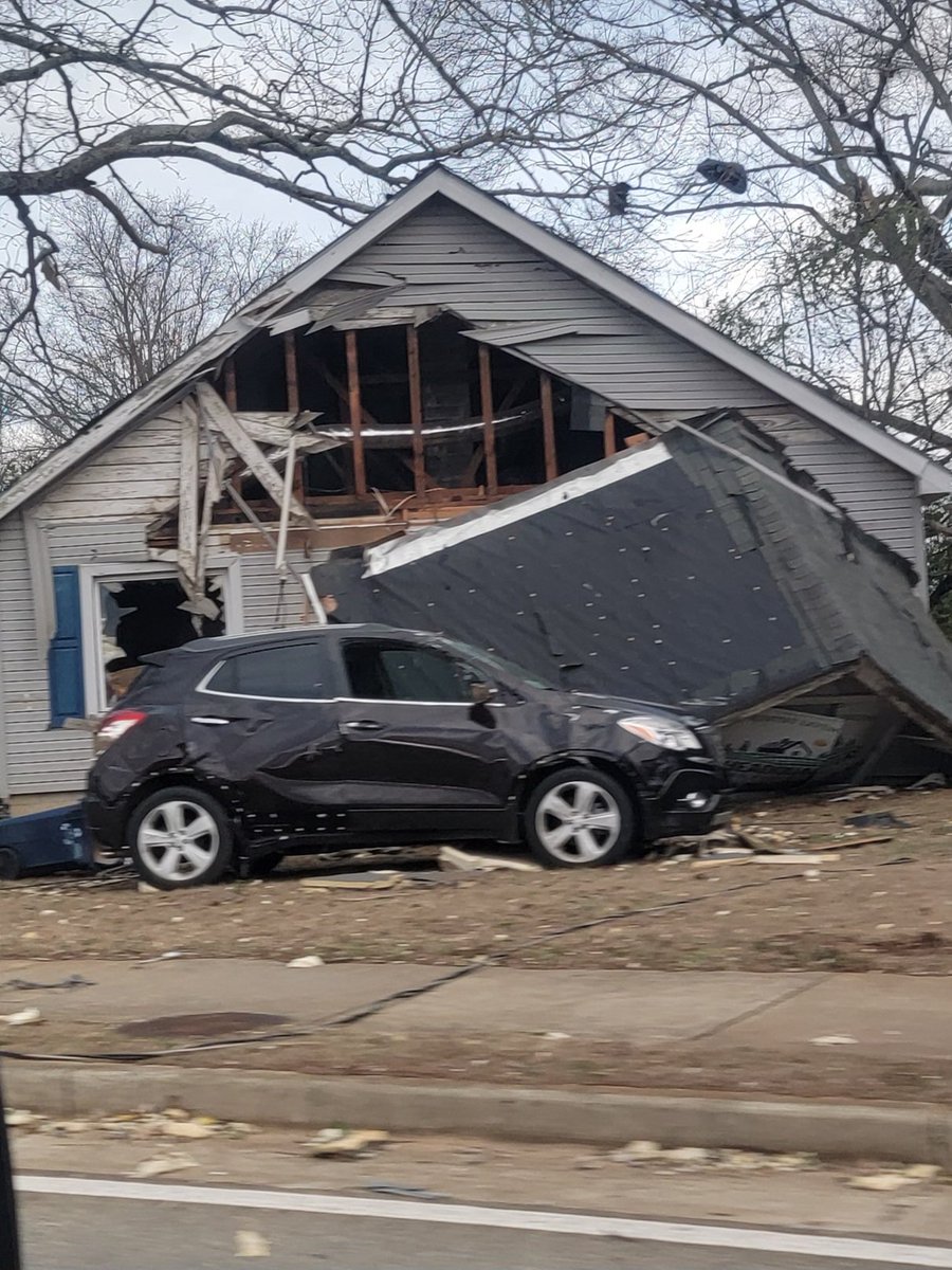 VisionOfBeautyD's tweet photo. Sadly, Griffin will never be the same. #griffintornado #tornado https://t.co/DhclI09k49