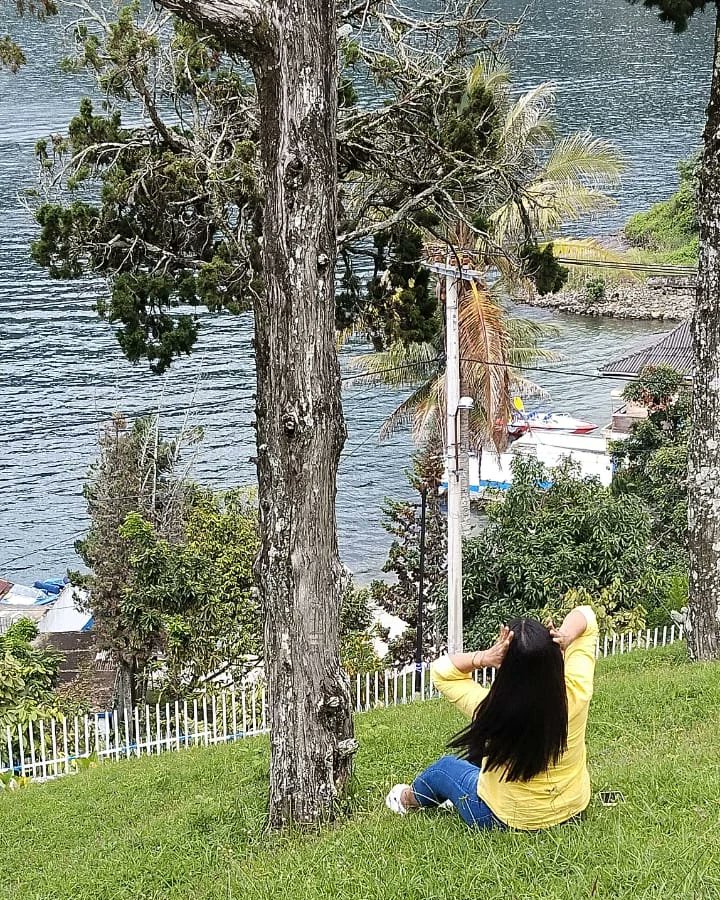 bright | free tag tweet media