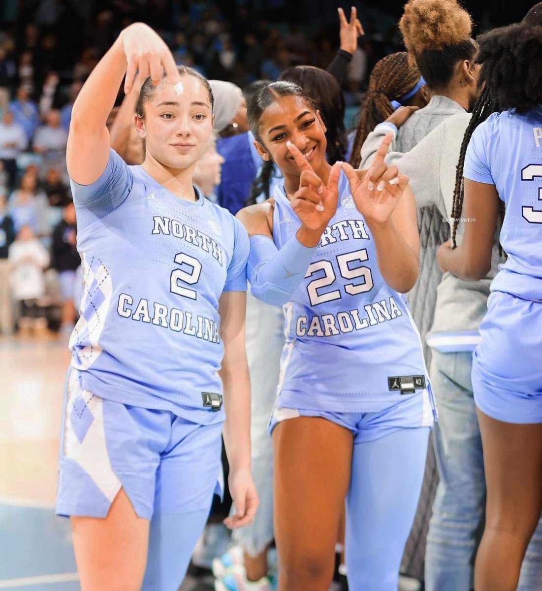 Paulina Paris tweet media