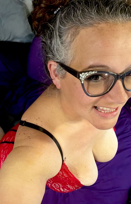 I&rsquo;ll be laying around the rest of the evening&hellip;. Wanna keep me company?? Texting specials&hellip;. $25 for 15mins&hellip;