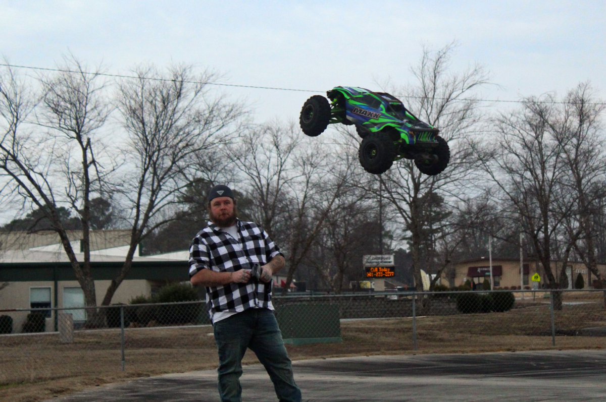 ThruTheShutter1's tweet photo. Fun with RC cars #rccar #sherwood #truck #outdoor #gotTookOutWithThatBitch #hurtfoot #RacingCars https://t.co/rNrbeuu0ki