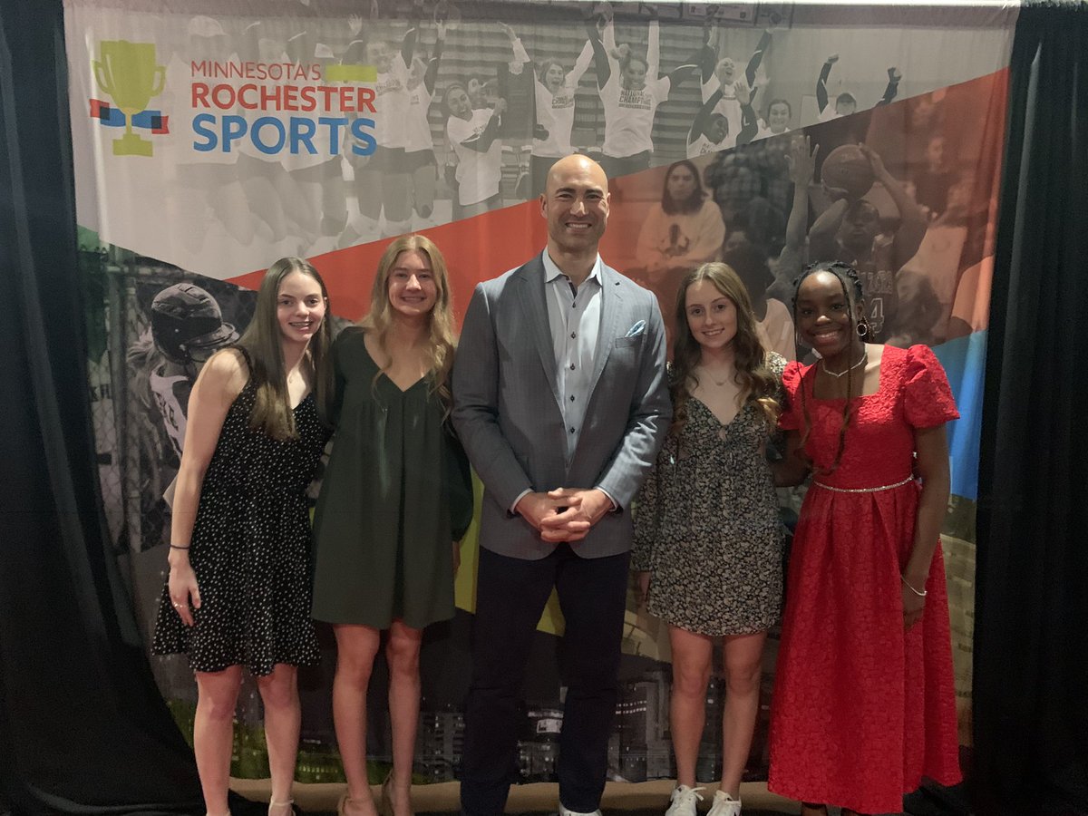 theallenmother's tweet photo. Finalists for team of the year!! So proud of these girls 😁 #trackandfield #speedy #chs #relaysrule https://t.co/cPjCMLJNt0