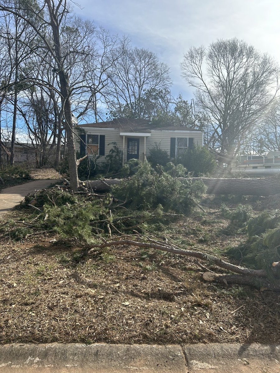 Extremely grateful and thankful to help out with tornado relief in my hometown along with the people of the amazing organization I work for! #griffinstrong #homedepot <a href="/taforey/">Taforey@THD</a> <a href="/ASummers_HD/">Avery Summers</a> <a href="/Carolyn_THD/">Carolyn Jackson</a> <a href="/shock_stephanie/">Stephanie Lower</a>