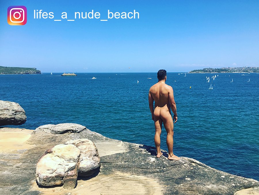 sydnude's tweet photo. Keeping guard https://t.co/bnUYc7QTBe