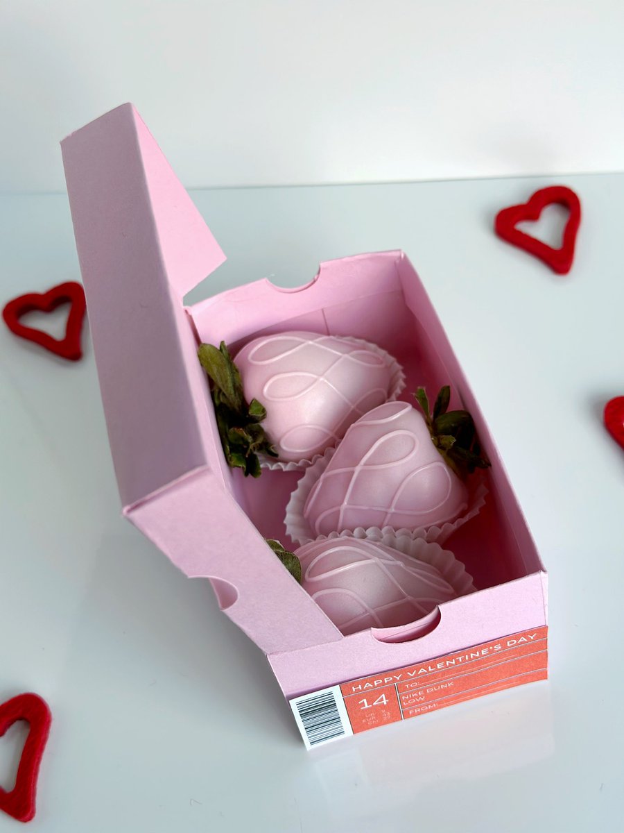 lilarrig's tweet photo. Make sure you’re ordering ur boo something sweet for Valentine’s Day❤️
•
- Strawberries 🍓 &amp; Cookies 🍪 
•
💗 Rosenberg/ Fort Bend / Houston Tx Area 💗
•
Message to place your order or link in bio 💌 https://t.co/0gcPzB2GZN