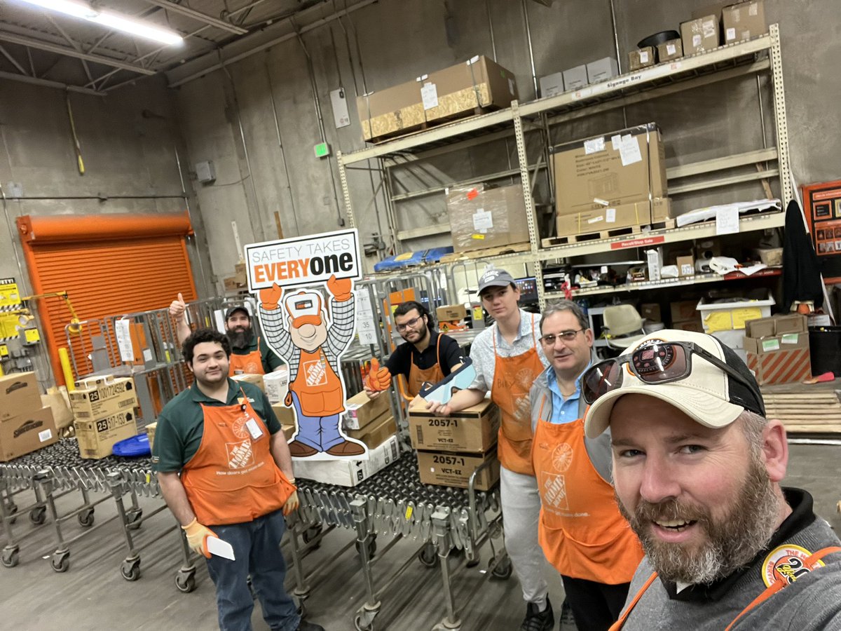 #SafetyTakesEveryone Night crew getting ready to start the truck hanging with homer and recognizing Frank for working safe with gloves.