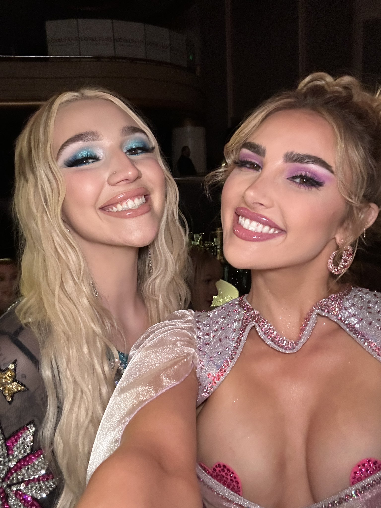 Kenzie Anne 💖 on Twitter "Presented with my twin Kendra Sunderland at