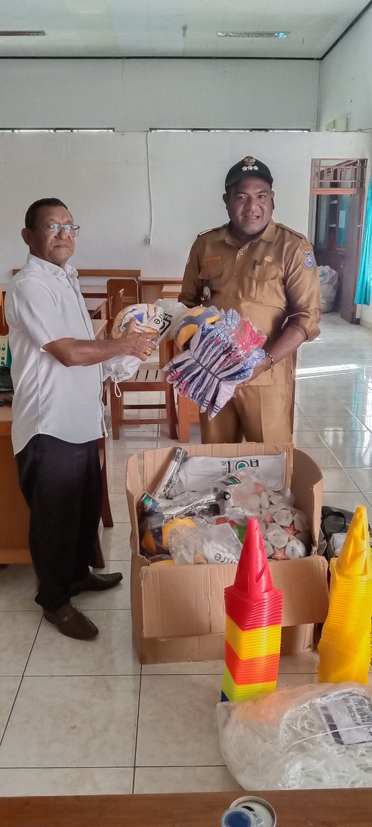 Brata_Male's tweet photo. Penyerahan Alat2 Olahraga 
#DinasPemudadanOlahraga
#KantorDistrikSarmi
#KabupatenSarmi
#ProvinsiPapua https://t.co/mFk3ITNJCs