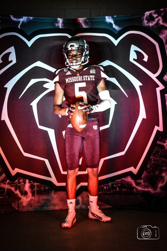 I HAVE COMMITTED TO @MOStateFootball <a href="/Ry_Beard/">Ryan Beard</a> <a href="/CoachElliott19/">Kevin Elliott</a> <a href="/CoachmikeStl/">Coach Mike</a>