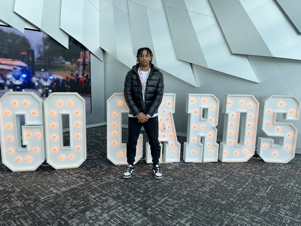 DesmanIi's tweet photo. Had a great visit @LouisvilleFB. How I look in that red and black? @CoachRonEnglish @JeffBrohm @TMossbrucker @ULFBRecruiting https://t.co/QM2W0Uwj5d