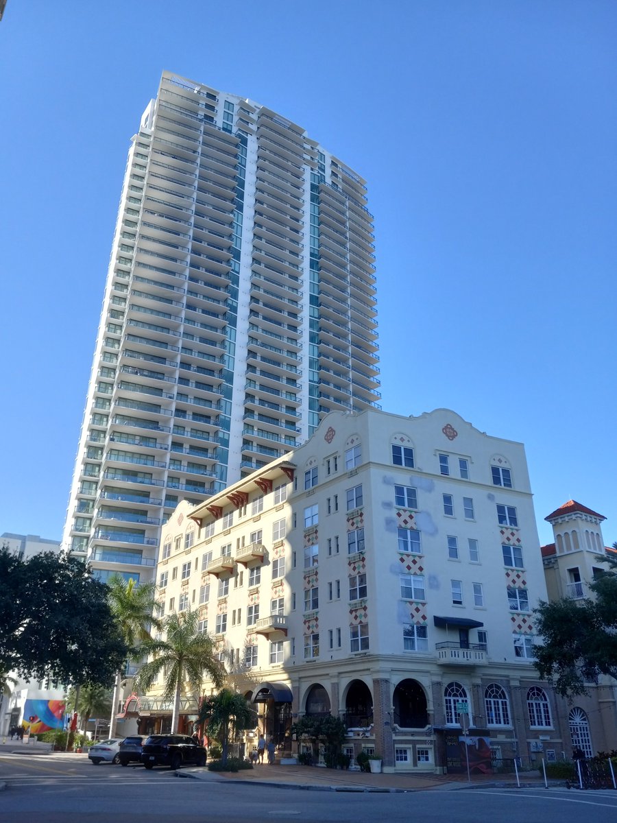 HomesoftheSouth's tweet photo. Ideas for #Charlotte from other cities #saintpetersburg #FL beautiful vibrant downtown. #cltdevelopment Historical buildings, lots of small businesses, great bike lanes, room for outdoor dining everywhere https://t.co/oMj0qIlTub
