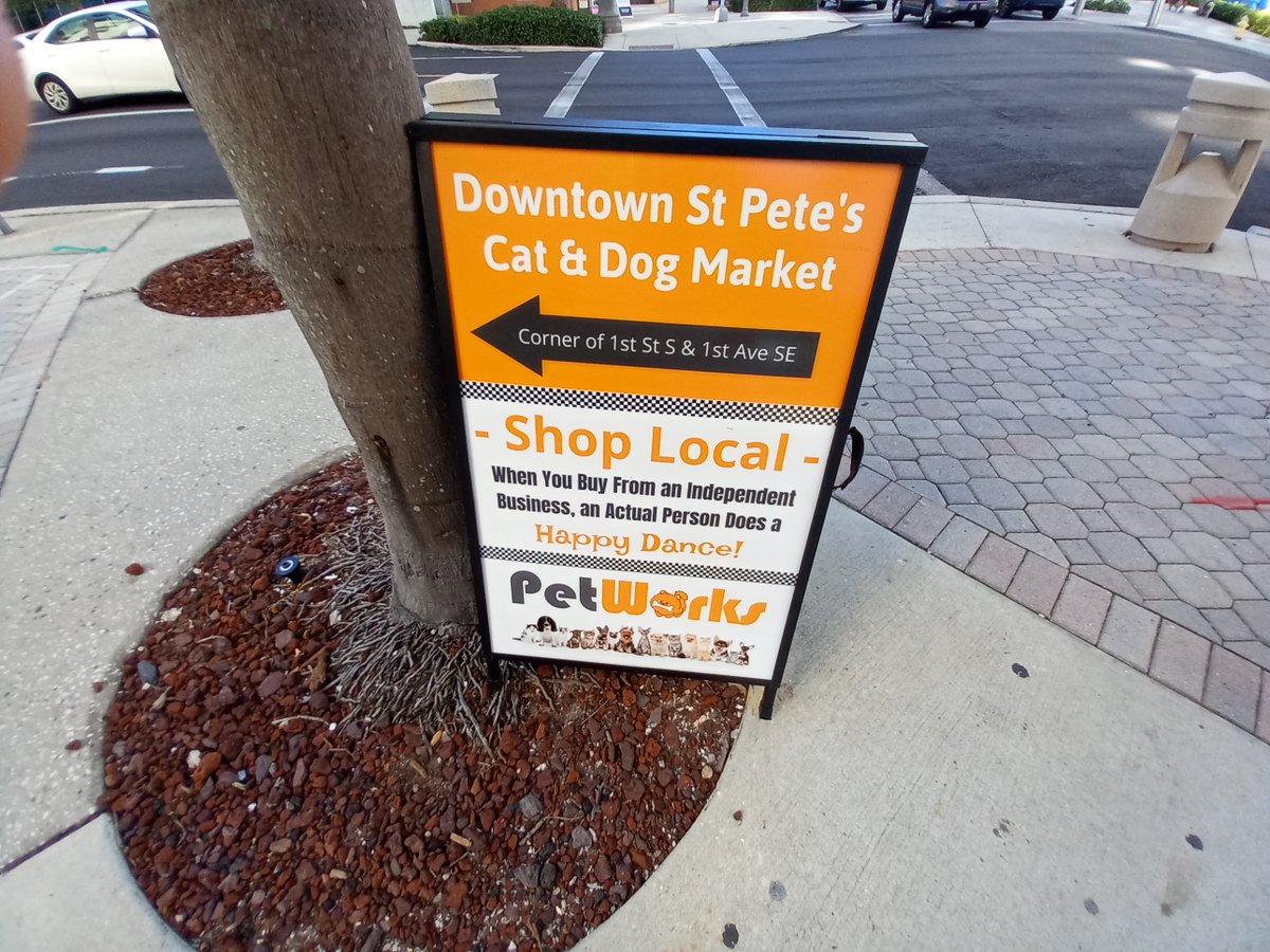 HomesoftheSouth's tweet photo. Ideas for #Charlotte from other cities #saintpetersburg #FL beautiful vibrant downtown. #cltdevelopment Historical buildings, lots of small businesses, great bike lanes, room for outdoor dining everywhere https://t.co/oMj0qIlTub