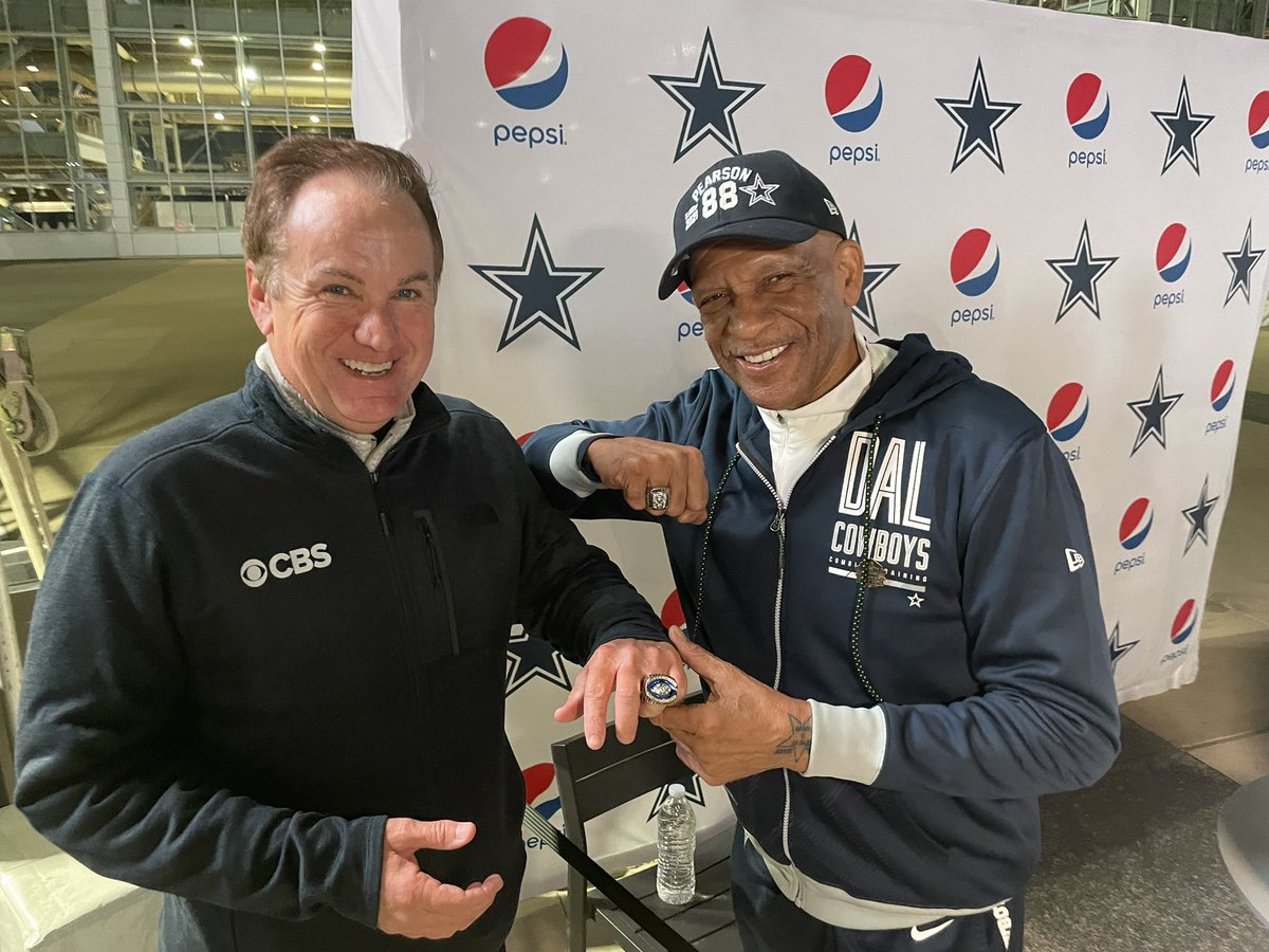 jdmiles11's tweet photo. Cheering on the #DallasCowboys tonight at AT&T Stadium with one of the greatest of them all, the original #88 and NFL Hall of Famer Drew Pearson! #CBSDFW Share your thoughts during the game and look for some of them tonight on CBS 11 News at 10pm https://t.co/Kyz8dSjjuA