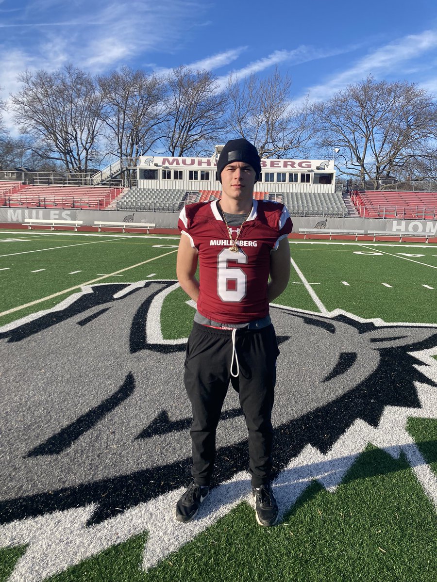 Great visit today at Muhlenberg. Thank you <a href="/DigInMules/">Muhlenberg Football</a> <a href="/JakobWoods/">Jakob Woods</a> <a href="/CoachKDavid/">Kory David</a> and the rest of the coaching staff for having me. Met some great guys on the team as well.