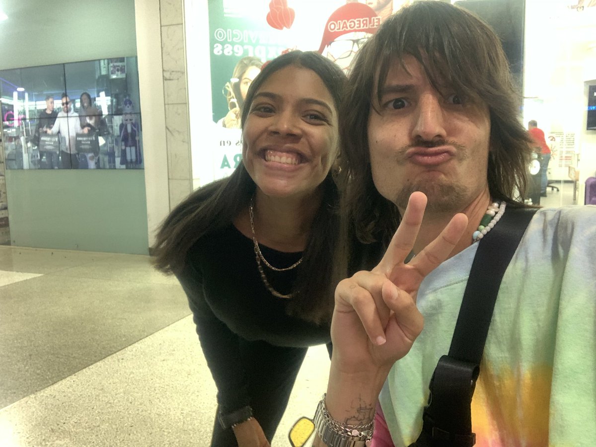 aleeeem23's tweet photo. Estaba teniendo un día de mierda y se convirtió en el mejor. 

@Dannocean te amo, eres increíble. https://t.co/Kv7xhL5U1E