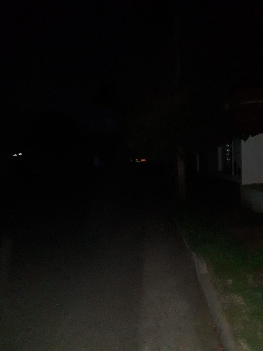 gabutaborda's tweet photo. @MartinLlaryora Hola !!! Al alumbrado público que no funciona desde hace más de 1 semana en otro sector de Los Boulevares ... lo muestro yo!!! Esto es Bv los Hungaros, bv los Polacos... ya reclamamos desde hace días y nadie nos da solución. Inseguridad total !!! https://t.co/LFLNXuO8Ec