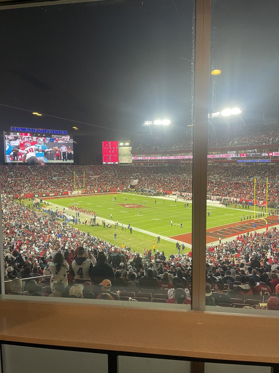 michael_graydon's tweet photo. Bucs vs Cowboys game with the boys! #MNF @Buccaneers @dallascowboys https://t.co/ScjQB7xfae