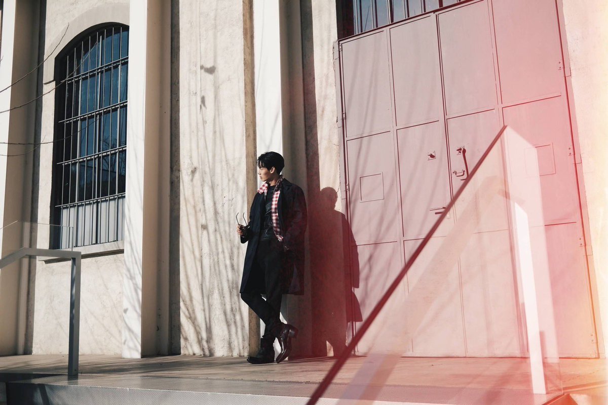 mintmag_th's tweet photo. หล่อข้ามทวีป! ส่องลุควันชิลๆของหนุ่ม ‘วิน เมธวิน’ ที่มิลาน กับภาพถ่ายจากทริปในครั้งนี้ แถมมาในลุคสุดเท่จาก Prada อีกด้วย หลังบินลัดฟ้าไปอิตาลีร่วมงานแฟชั่นโชว์ #PradaFW23 Menswear Collection ในฐานะ Brand Ambassador ขอ��� #Prada 💚

#PradaFW23showXWIN
#winmetawin
#MintMagTH https://t.co/0KvJEyVv2H