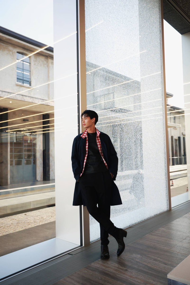 mintmag_th's tweet photo. หล่อข้ามทวีป! ส่องลุควันชิลๆของหนุ่ม ‘วิน เมธวิน’ ที่มิลาน กับภาพถ่ายจากทริปในครั้งนี้ แถมมาในลุคสุดเท่จาก Prada อีกด้วย หลังบินลัดฟ้าไปอิตาลีร่วมงานแฟชั่นโชว์ #PradaFW23 Menswear Collection ในฐานะ Brand Ambassador ขอ��� #Prada 💚

#PradaFW23showXWIN
#winmetawin
#MintMagTH https://t.co/0KvJEyVv2H