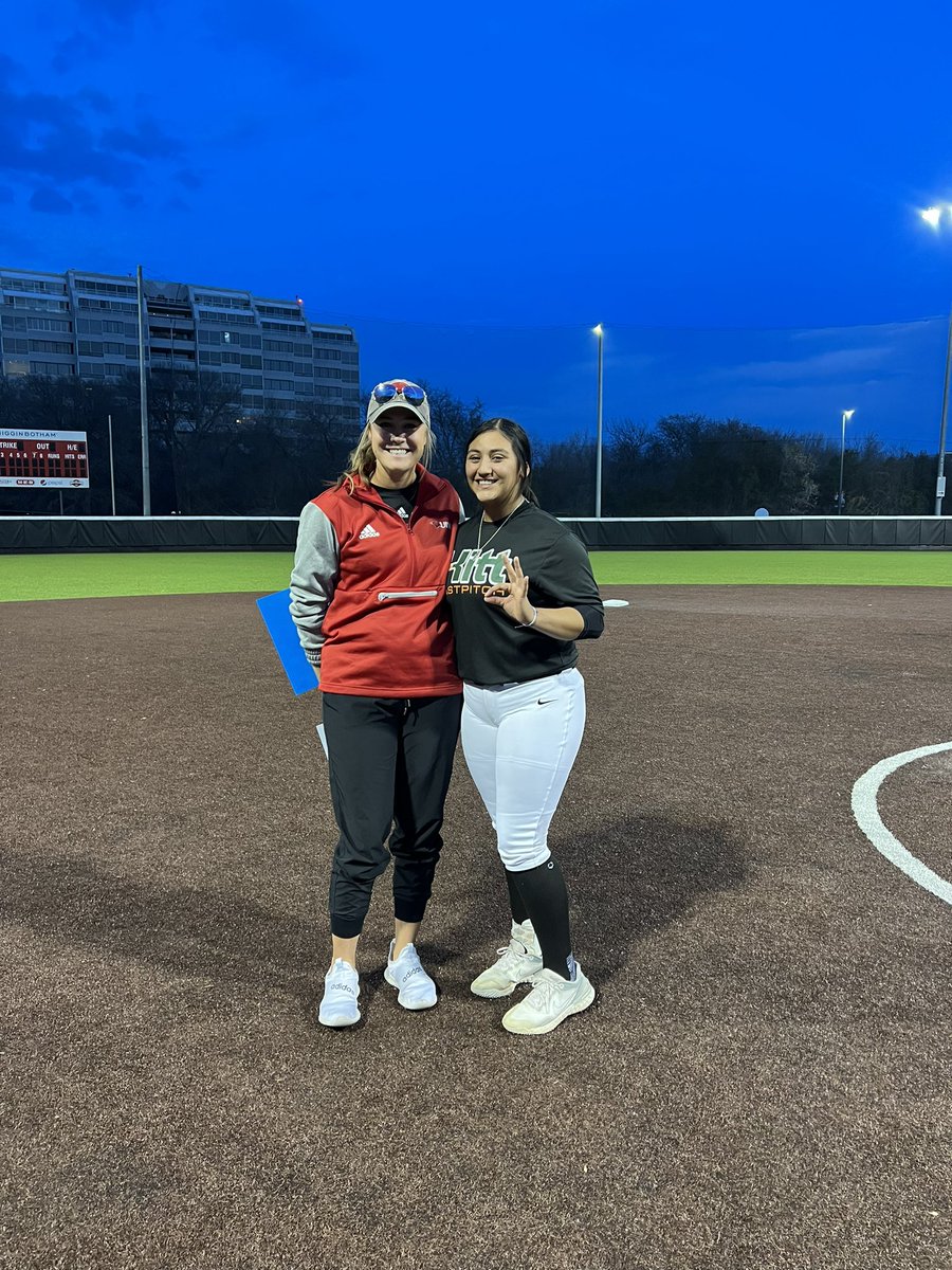 ariaannaa13's tweet photo. Thank you @UIWSoftball and coaches for a great camp! @deanofsoftball5 @robynleightonn and Coach Josh https://t.co/qwazH7CbZN