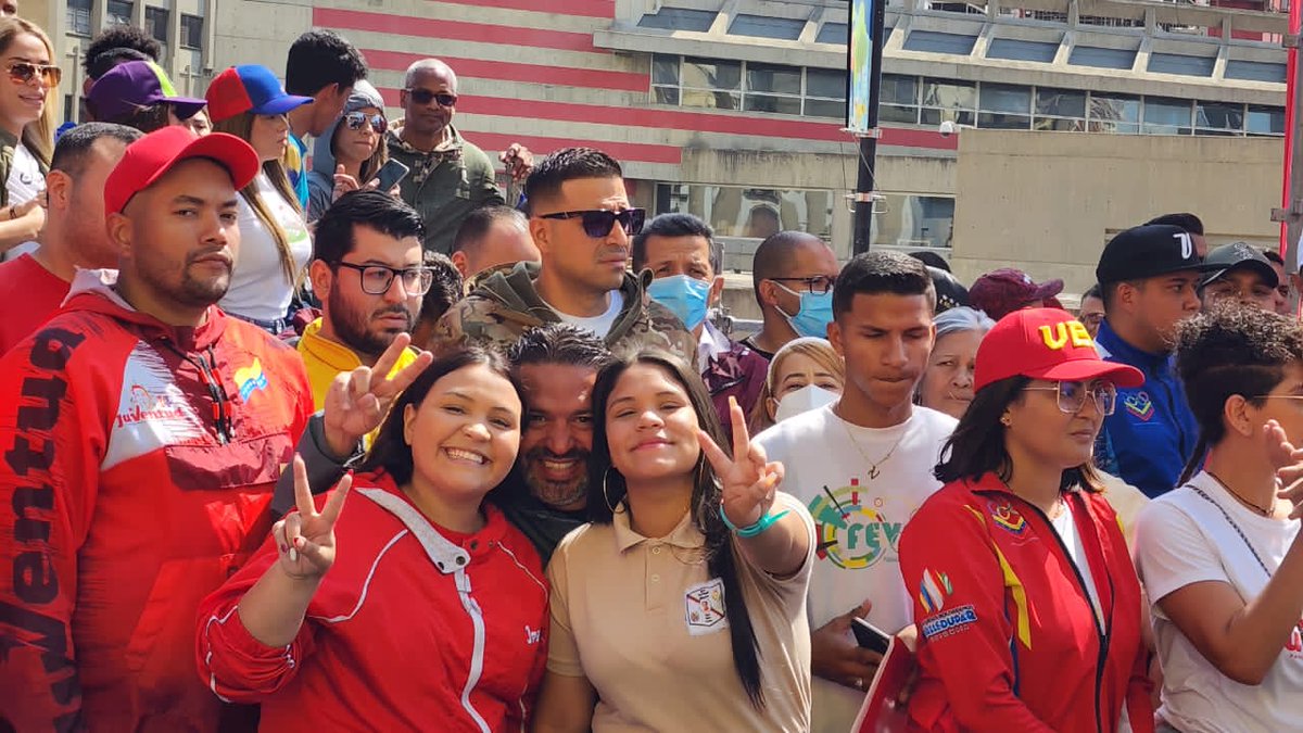 asnardors_'s tweet photo. Acompañamos la excelente concentración de la Juventud patriota de Venezuela en reivindicación de las luchas de nuestro jóven mártir Robert Serra.

Su legado permanece intacto, su verbo y su esencia es ejemplo de lucha para la Juventud.

¡Viva por siempre Robert Serra! https://t.co/3OFVe2Hhe3