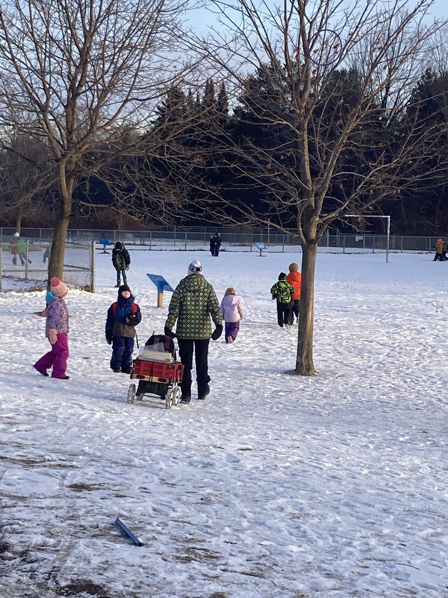 lesaundersyaho1's tweet photo. Positive sunny art thoughts from Mrs. Emondโs Grade 1 class worked as many of our classes headed outside to learn today! #positivethinking #hellosun #hellomonday @SCDSB_Schools @AHarrisonSCDSB @GjacobsG @CMESWolfPack https://t.co/Xk7bGY2SvV